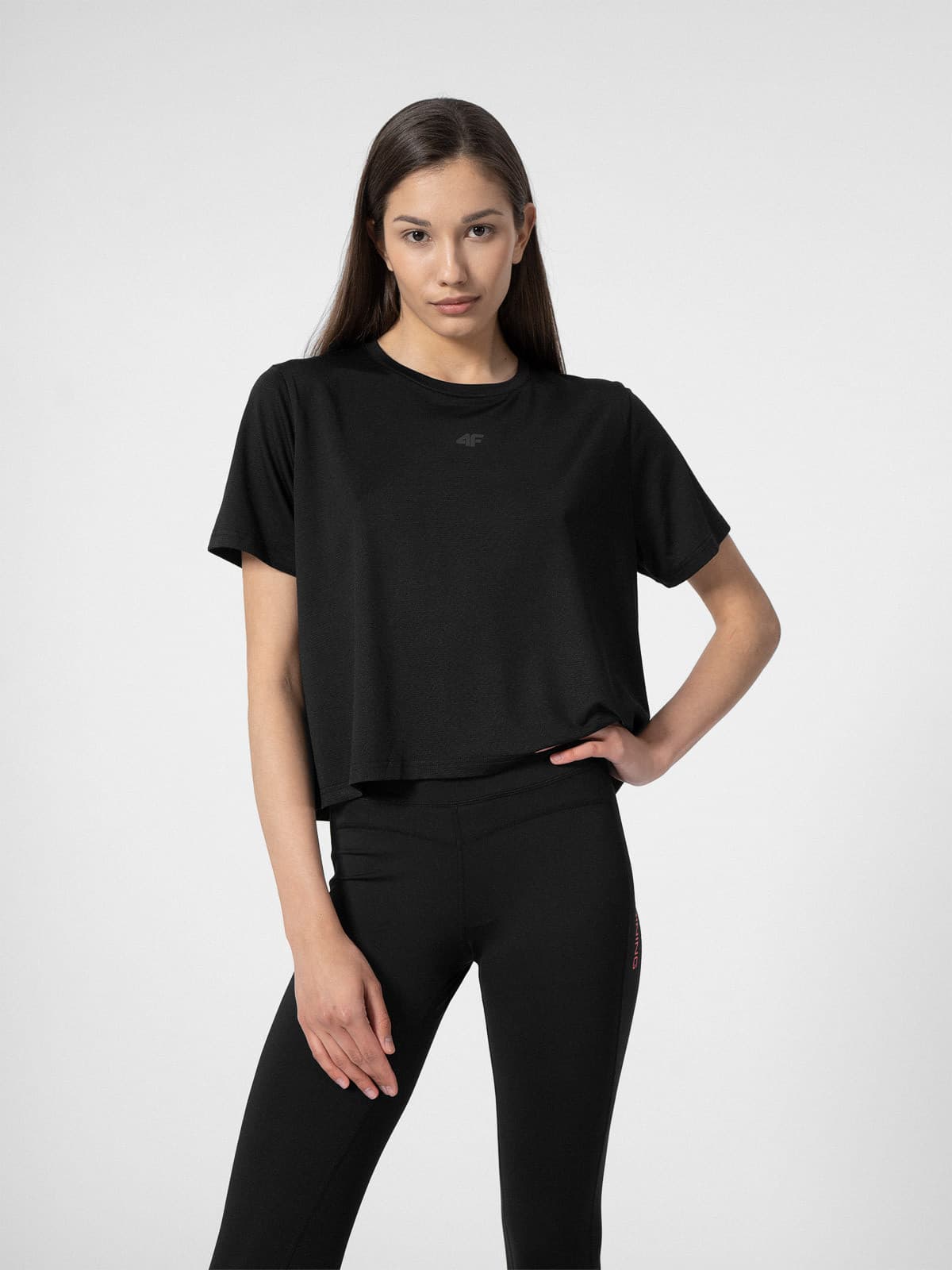 4F 4FSS23TFTSF152 DEEP BLACK Dámské sportovní tričko US L 4FSS23TFTSF152 DEEP BLACK