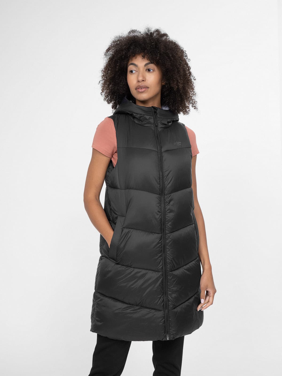 4F 4FSS23TDJAF093 DEEP BLACK Dámská vesta US L 4FSS23TDJAF093 DEEP BLACK - náhled 1