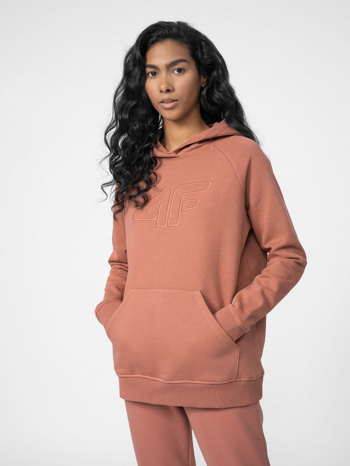 4F 4FSS23TSWSF535 SALMON CORAL Dámská mikina US M 4FSS23TSWSF535 SALMON CORAL