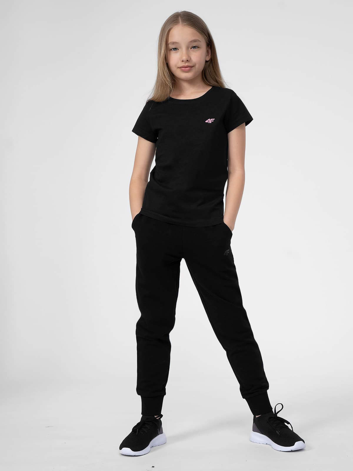 4F 4FJSS23TTROF130 DEEP BLACK Dětské tepláky EU 122 4FJSS23TTROF130 DEEP BLACK