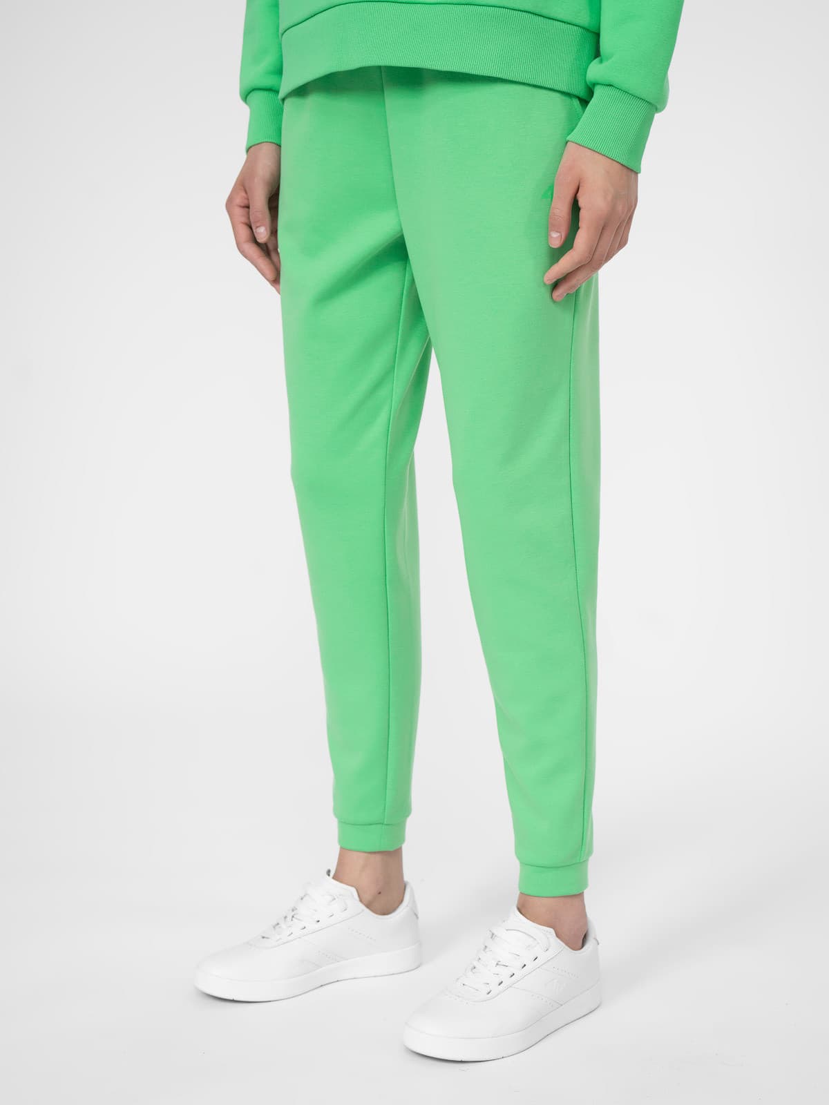 4F 4FSS23TTROF333 GREEN Dámské tepláky US L 4FSS23TTROF333 GREEN - náhled 1