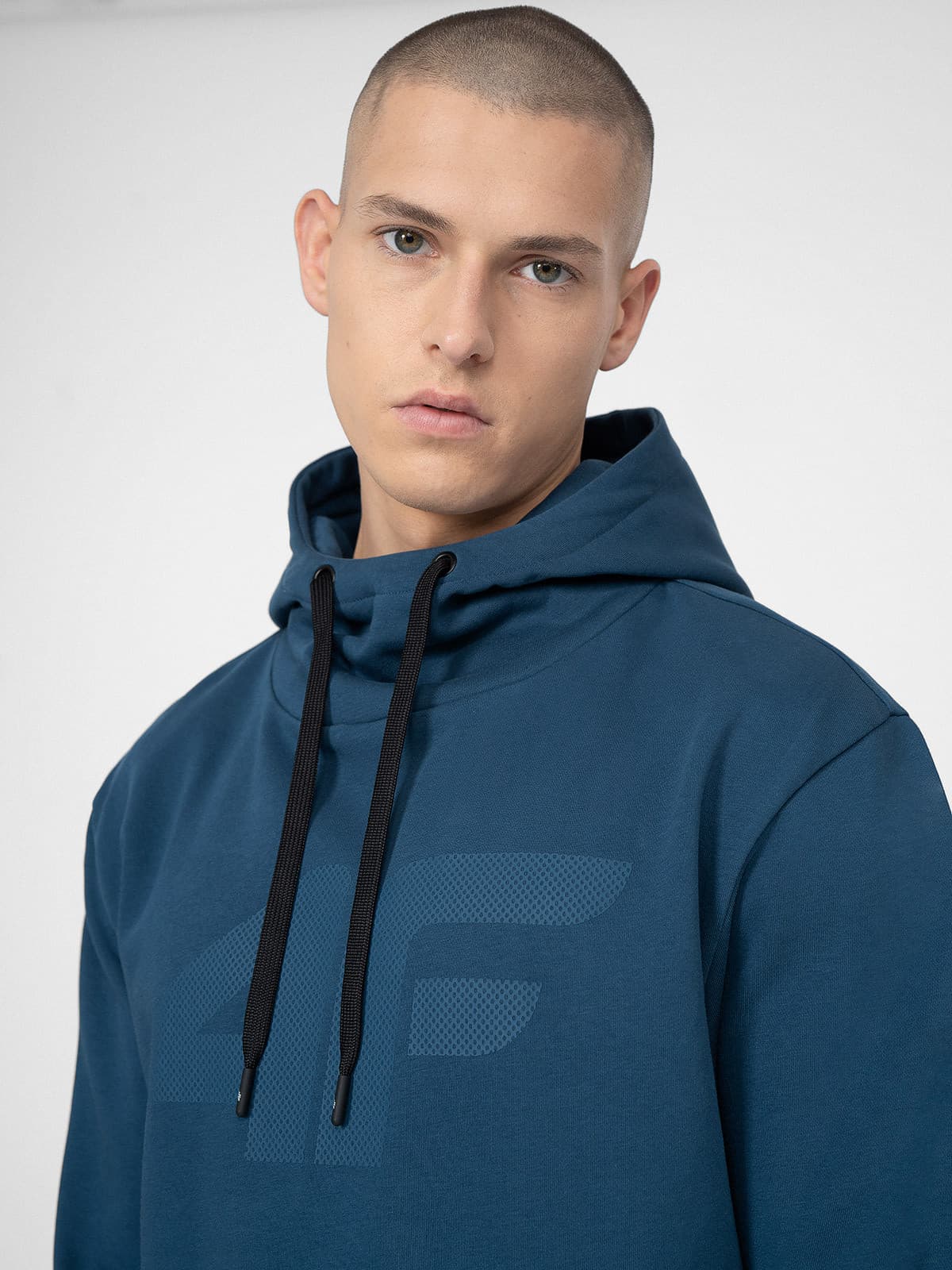 4F 4FSS23TSWSM353 DENIM Pánská mikina US 3XL 4FSS23TSWSM353 DENIM - náhled 4