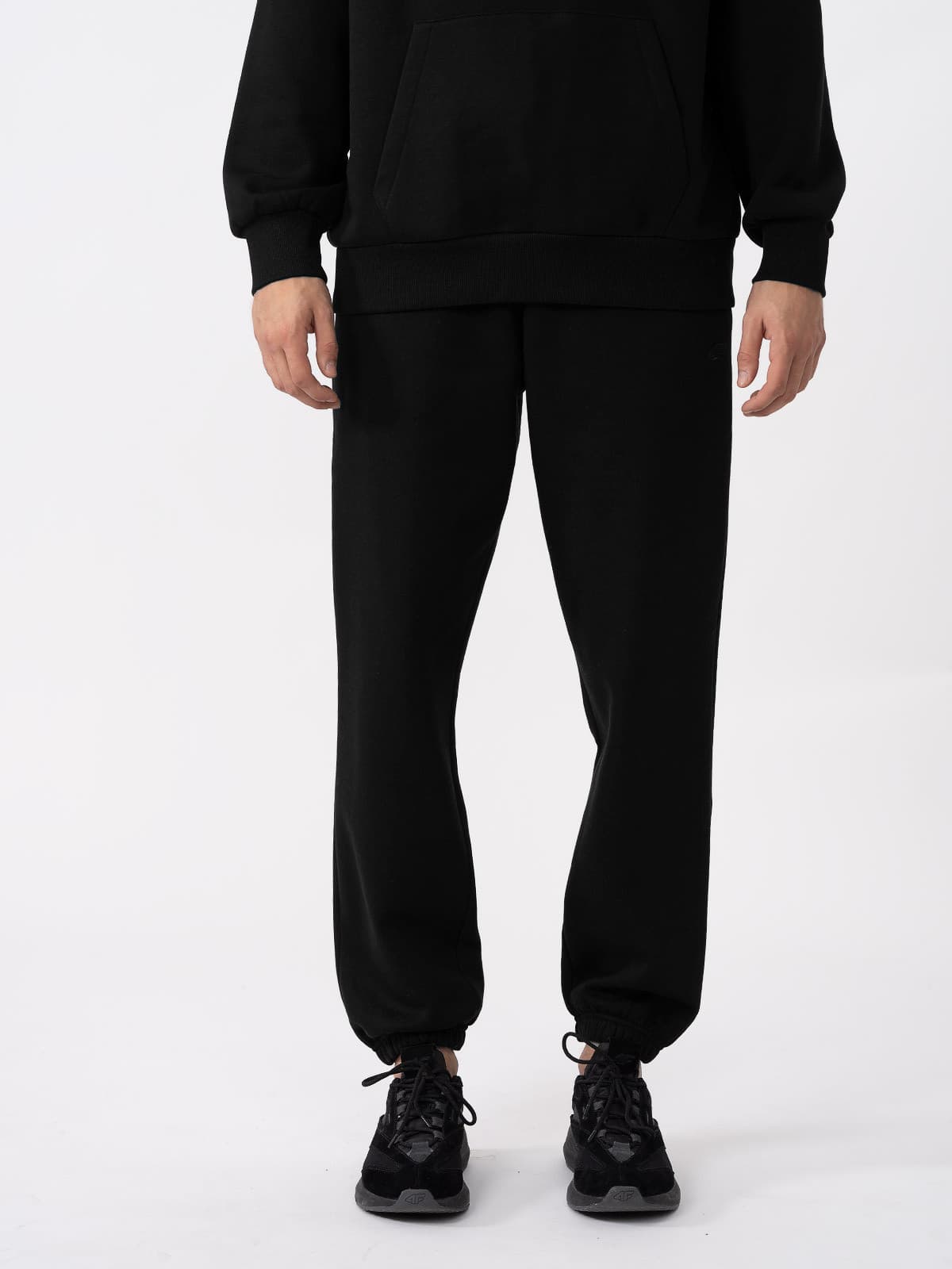 4F 4FAW23TTROU460 DEEP BLACK Unisex tepláky US L 4FAW23TTROU460 DEEP BLACK - náhled 1