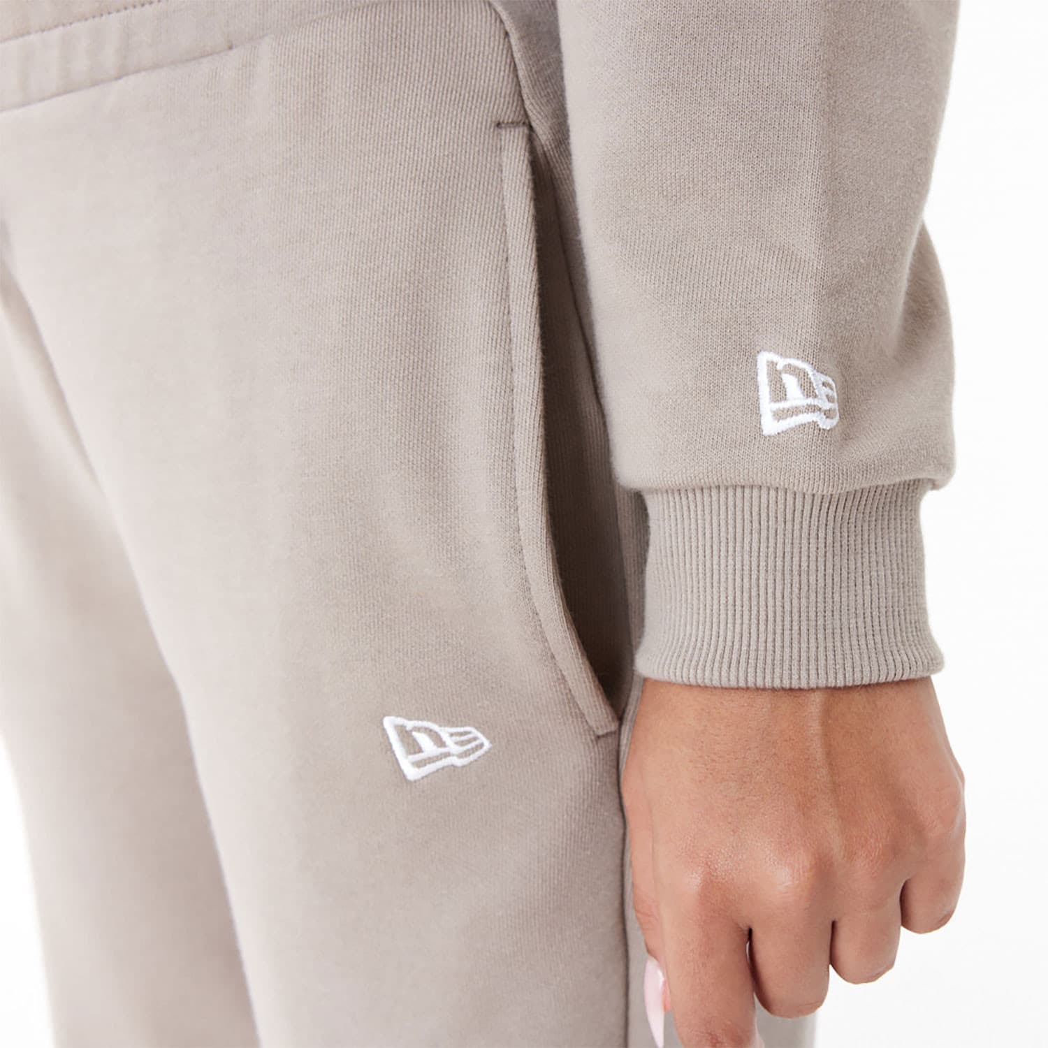 NEW ERA Arch wordmark crop hoody Dámská mikina US L 60435282 - náhled 4